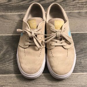 Nike Janoski’s